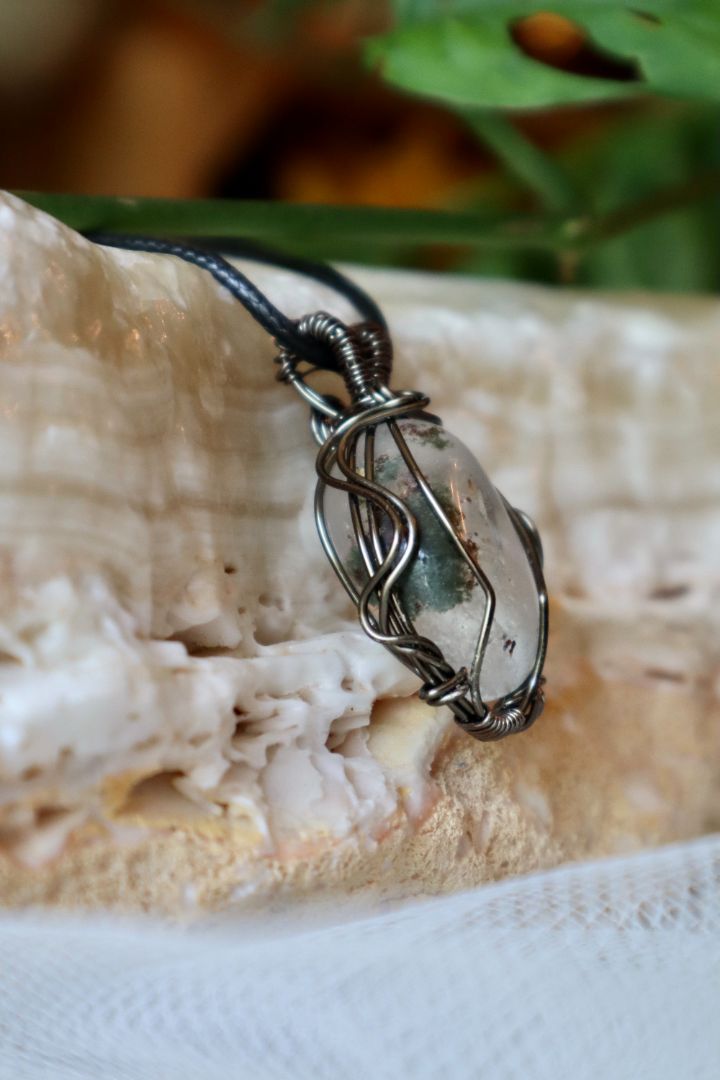 Garden Quarts Wire Wrap